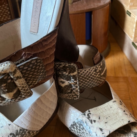 Ladies Designer Heels
Burberry, Costume National, Cavalli, BCBG - Picture 9 of 14